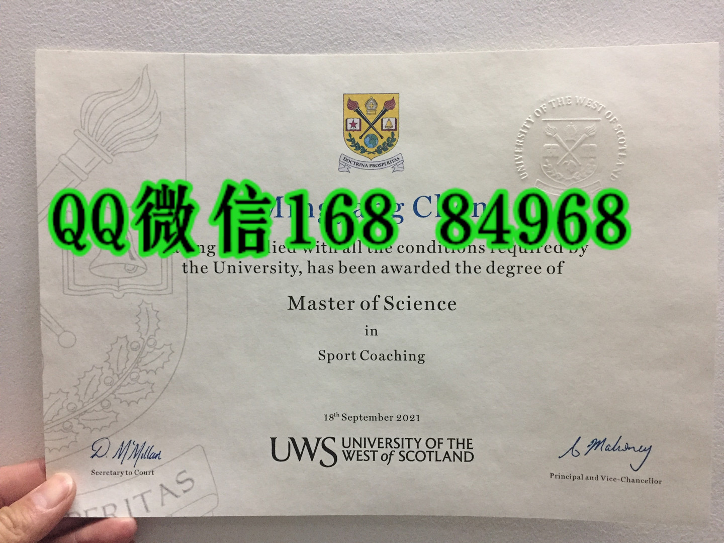 英国西苏格兰大学毕业证钢印特写,University of the West of Scotland diploma degree